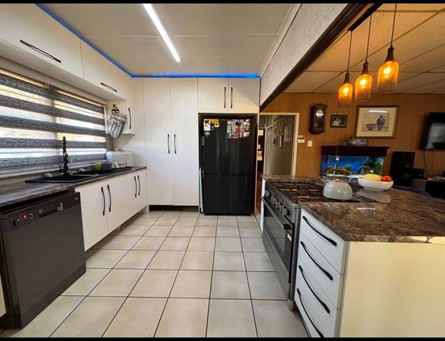 3 BEDROOM HOUSE FOR SALE IN MARTINDALE